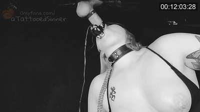 Nwa agbọghọ mara mma nwere tit zuru oke na ugwu ugwu